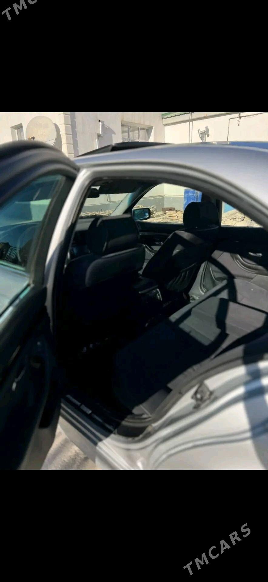 BMW 525 2002 - 130 000 TMT - Балканабат - img 3