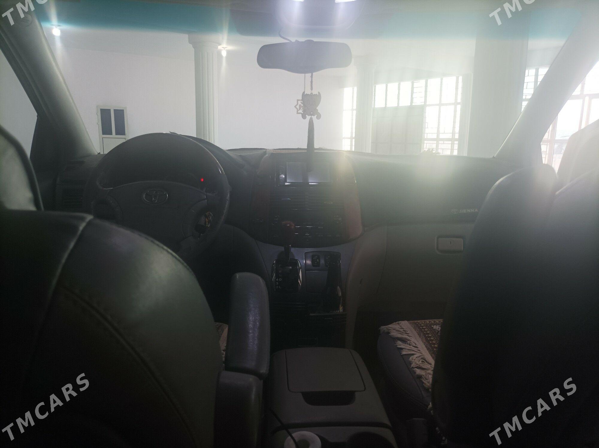 Toyota Sienna 2004 - 250 000 TMT - Halaç - img 3