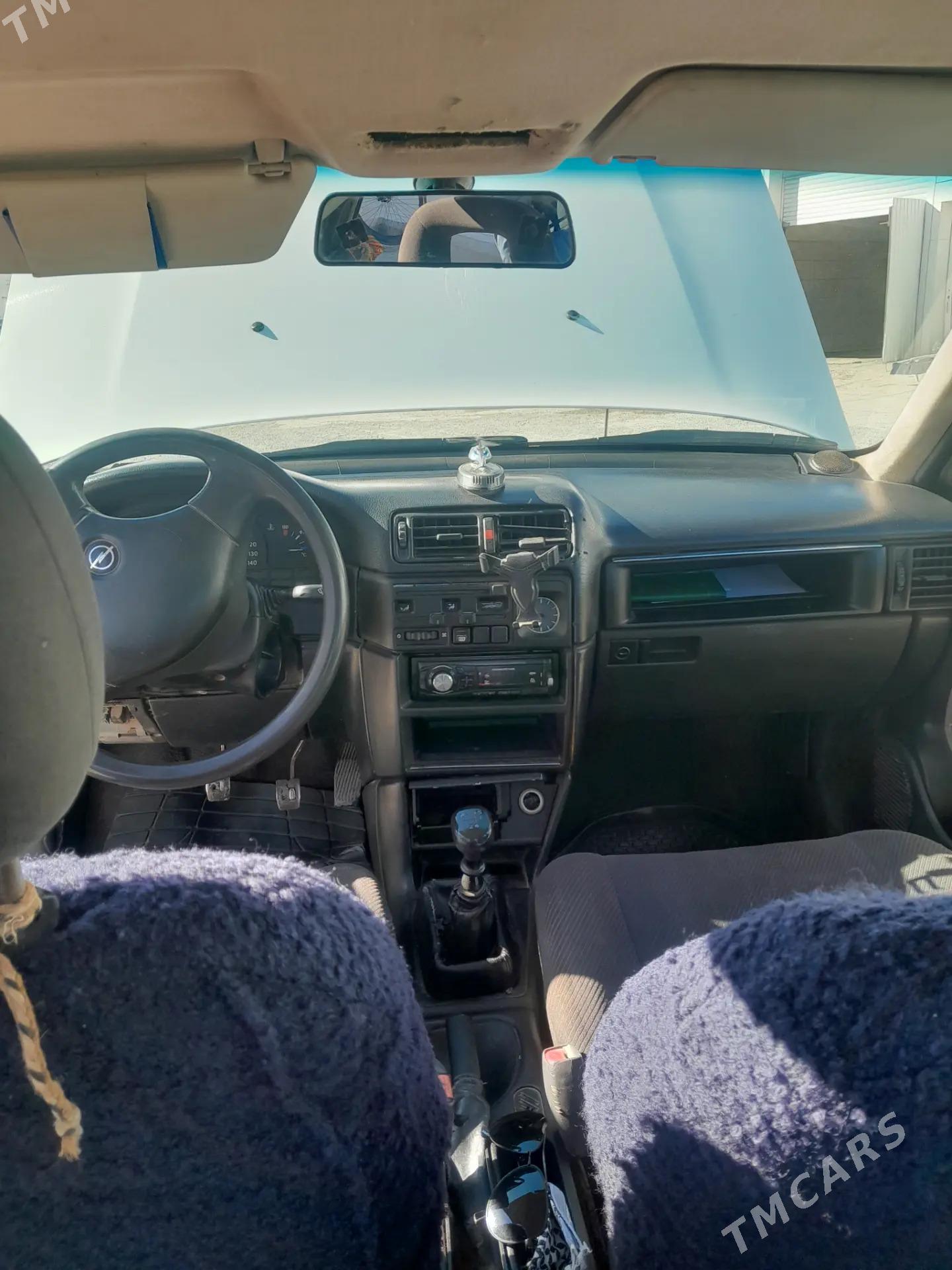 Opel Vectra 1993 - 36 000 TMT - Дашогуз - img 4