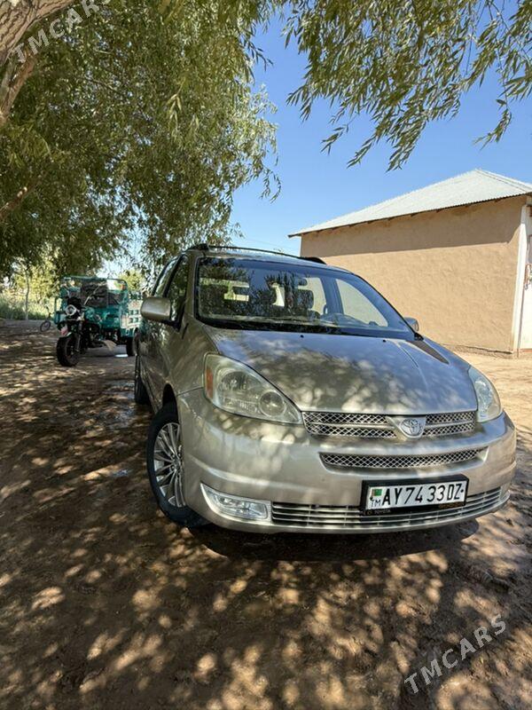 Toyota Sienna 2004 - 260 000 TMT - етр. Туркменбаши - img 4