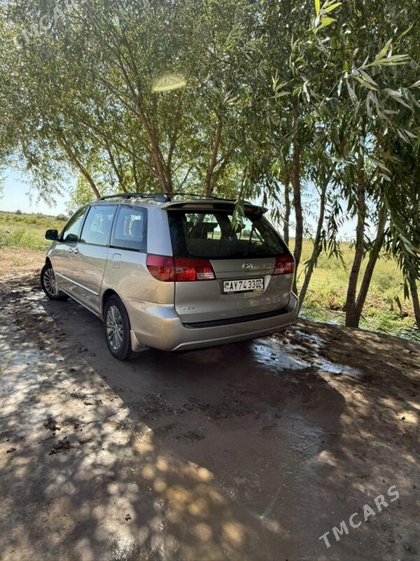 Toyota Sienna 2004 - 260 000 TMT - етр. Туркменбаши - img 3