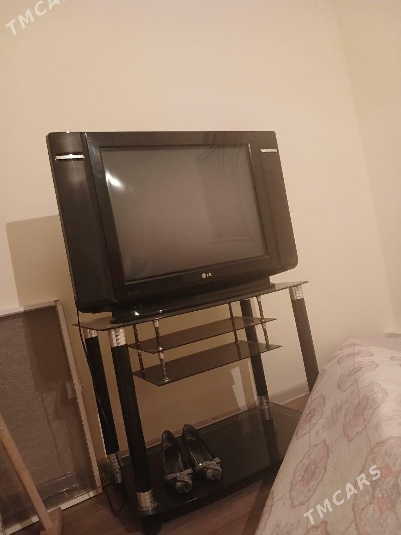 televizyor - Гурбансолтан Едже - img 2