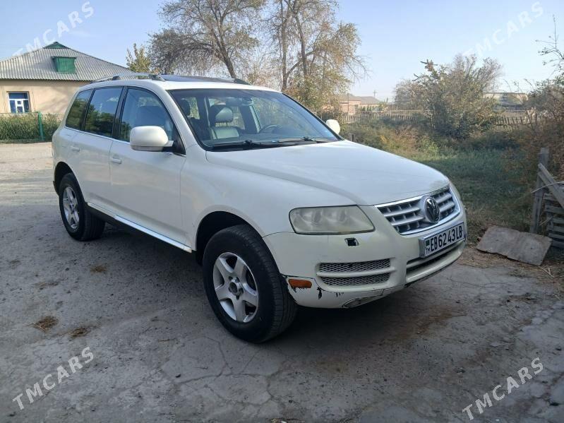 Volkswagen Touareg 2004 - 100 000 TMT - Дянев - img 2