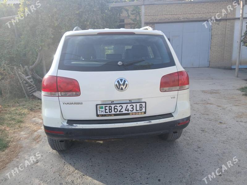 Volkswagen Touareg 2004 - 100 000 TMT - Дянев - img 4