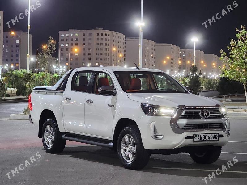 Toyota Hilux 2022 - 550 000 TMT - Aşgabat - img 2