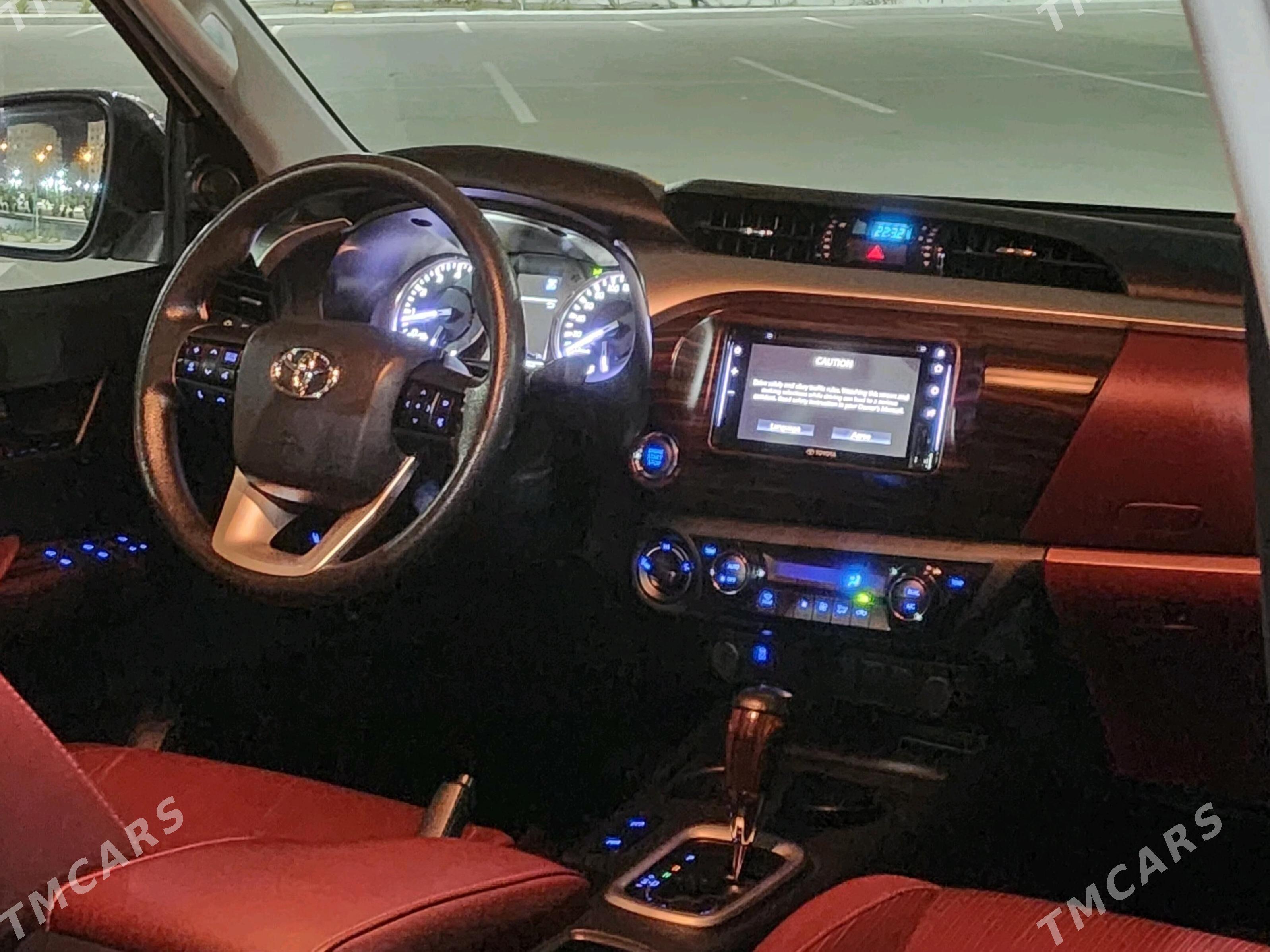 Toyota Hilux 2022 - 550 000 TMT - Aşgabat - img 7