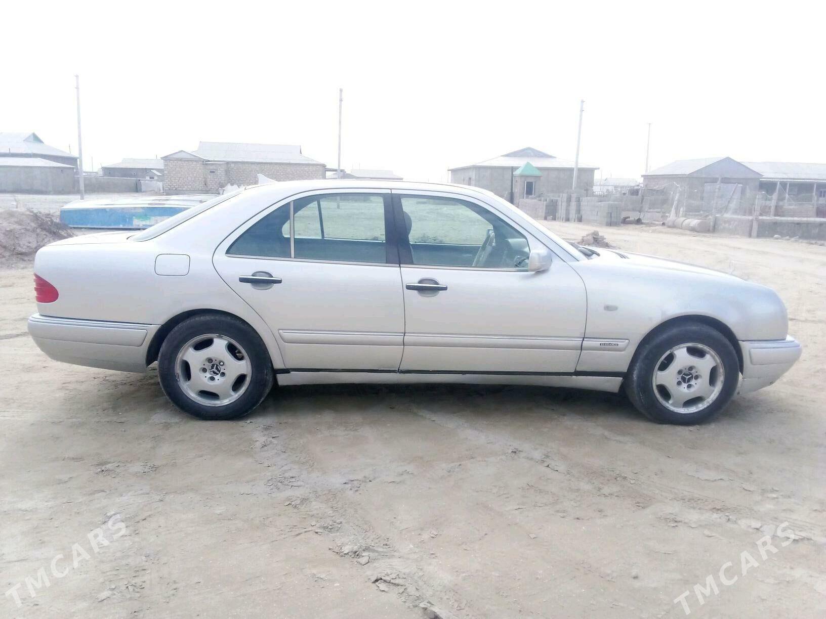 Mercedes-Benz E280 1999 - 70 000 TMT - Esenguly - img 3