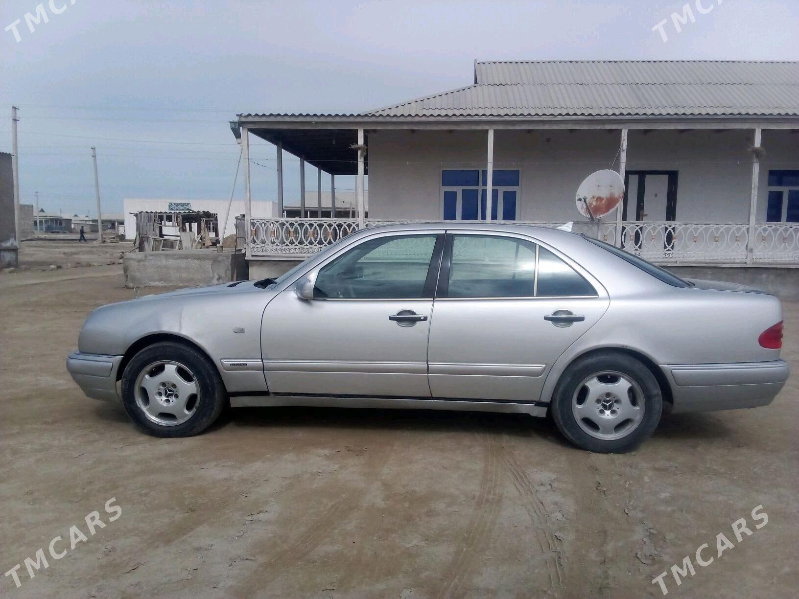 Mercedes-Benz E280 1999 - 70 000 TMT - Esenguly - img 4