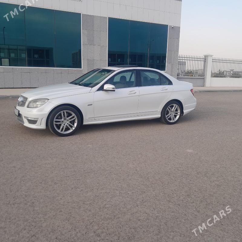 Mercedes-Benz C300 2010 - 200 000 TMT - 11 mkr - img 2