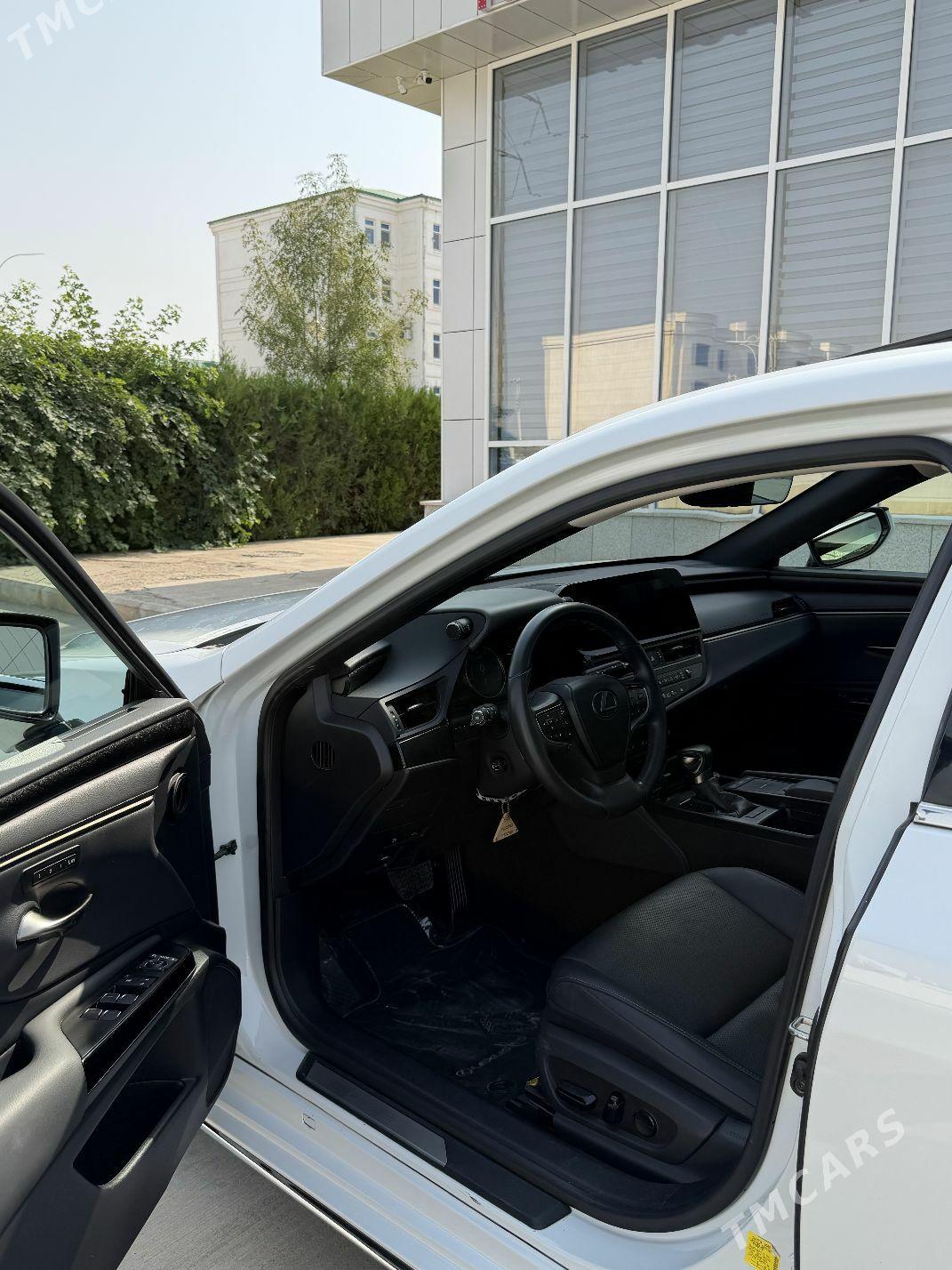 Lexus ES 350 2022 - 600 000 TMT - Büzmeýin - img 7