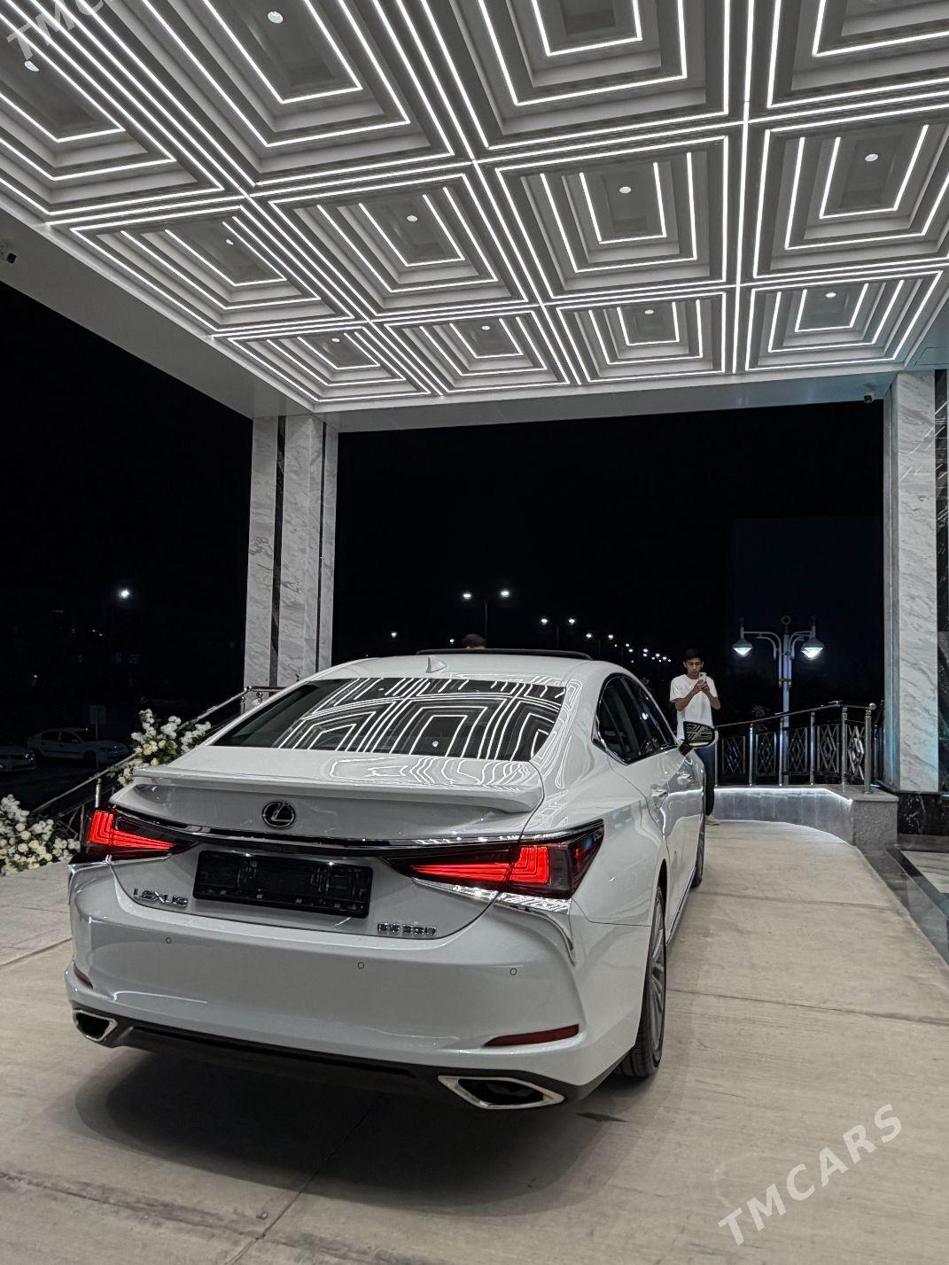 Lexus ES 350 2022 - 600 000 TMT - Büzmeýin - img 4