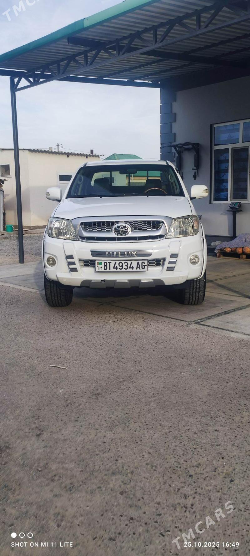 Toyota Hilux 2008 - 300 000 TMT - Garadamak Şor - img 4