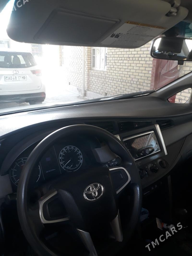 Toyota Innova 2022 - 255 000 TMT - Мары - img 5