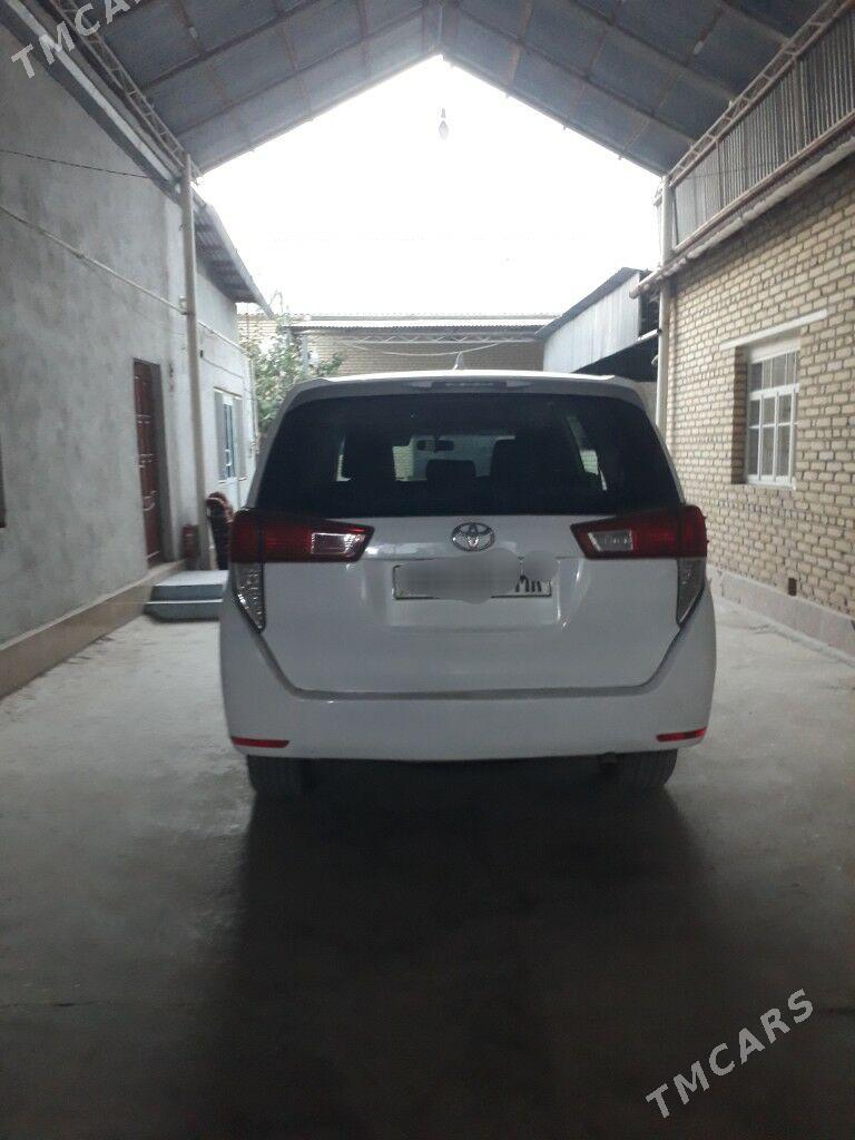 Toyota Innova 2022 - 255 000 TMT - Мары - img 4