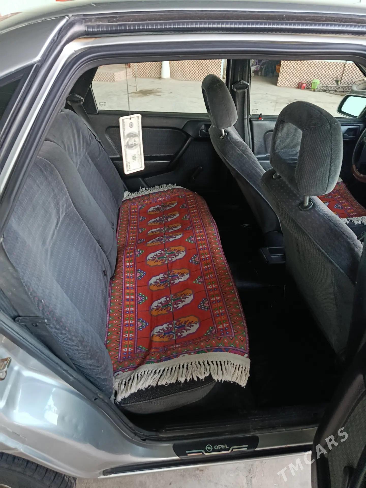 Opel Vectra 1995 - 70 000 TMT - Чарджоу - img 5