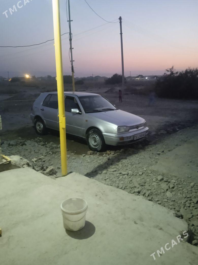 Volkswagen Golf 1993 - 25 000 TMT - Ак-Бугдайский этрап - img 1
