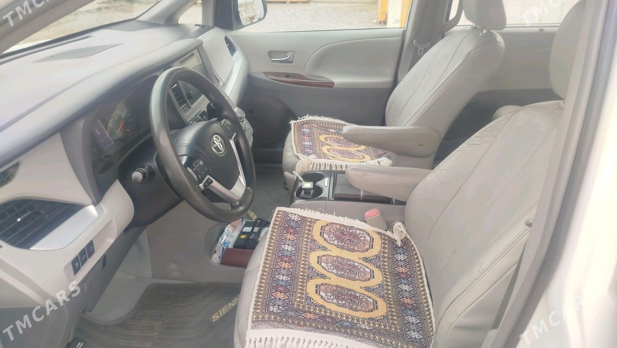 Toyota Sienna 2016 - 360 000 TMT - Türkmengala - img 4