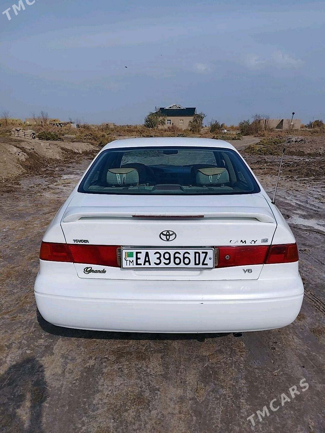 Toyota Camry 2000 - 138 000 TMT - Кёнеургенч - img 3