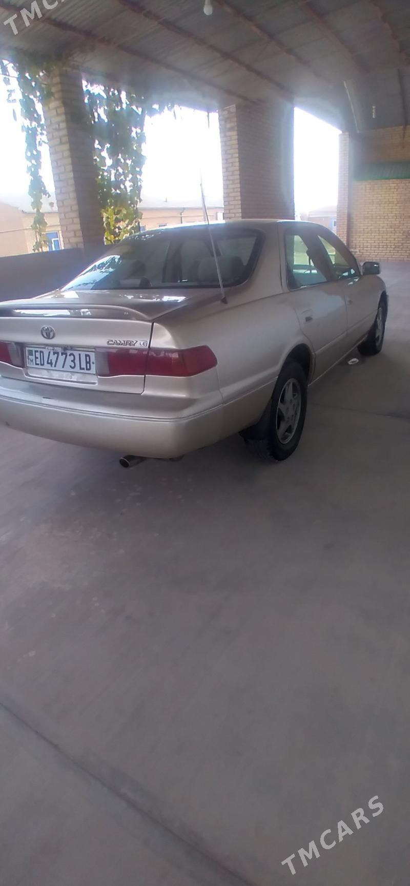 Toyota Camry 2001 - 140 000 TMT - Halaç - img 8