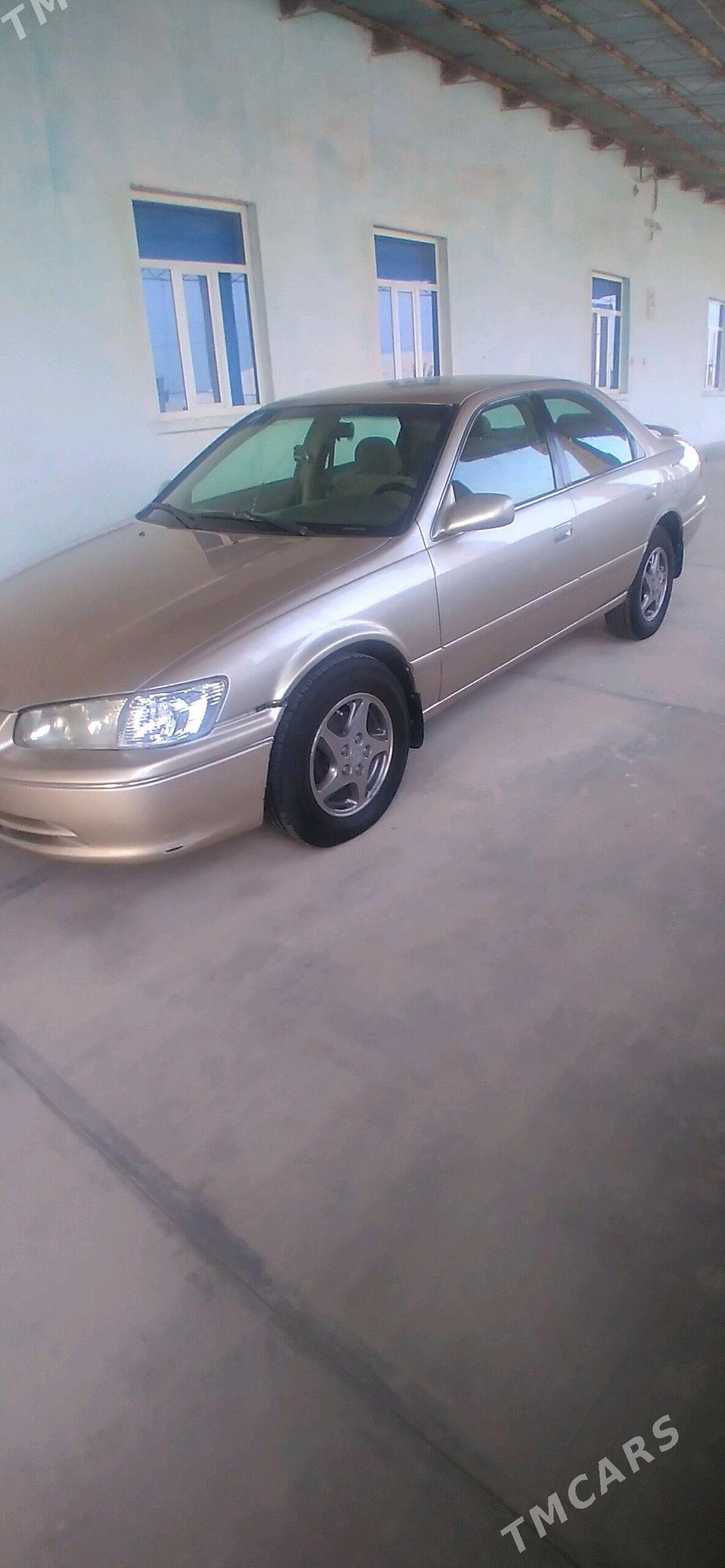 Toyota Camry 2001 - 140 000 TMT - Halaç - img 2