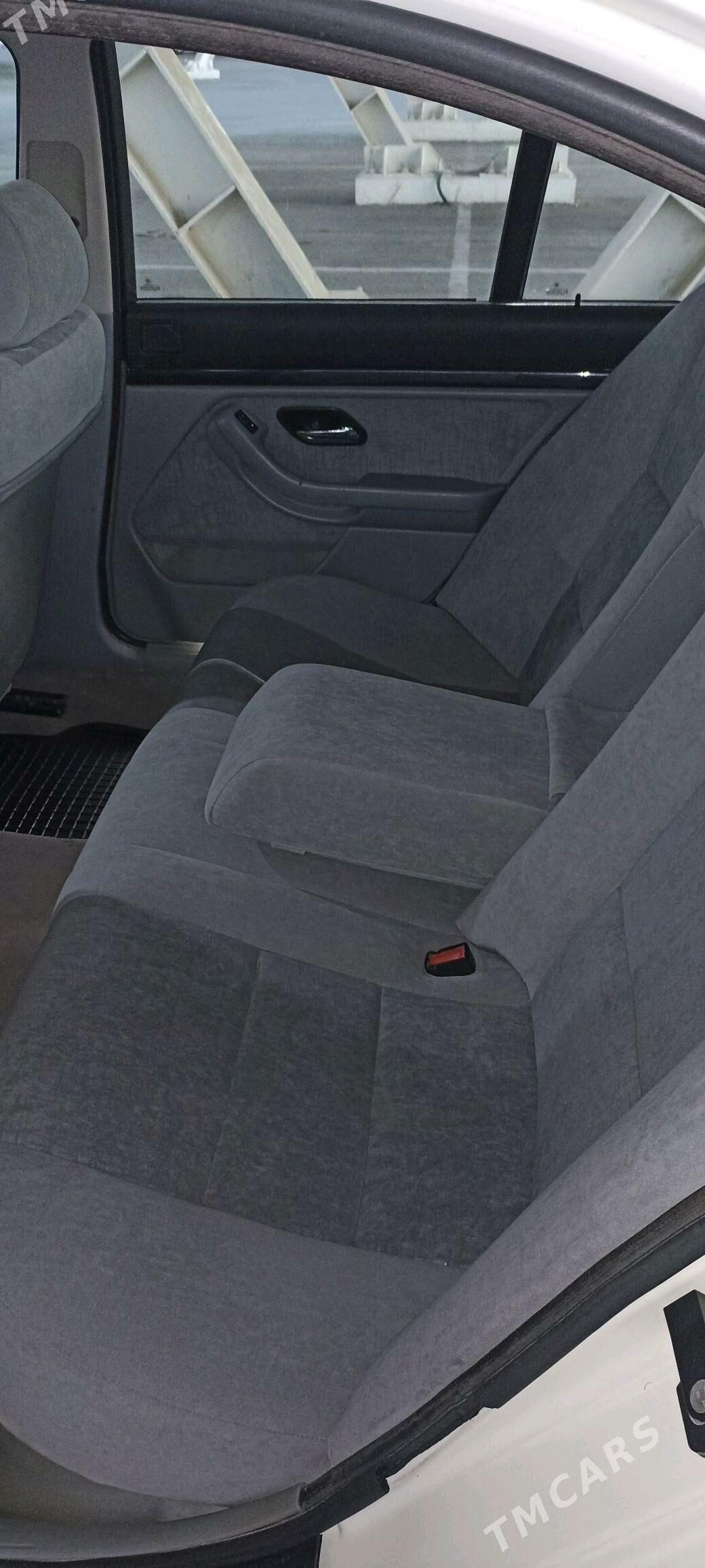 BMW E39 1998 - 110 000 TMT - Балканабат - img 4