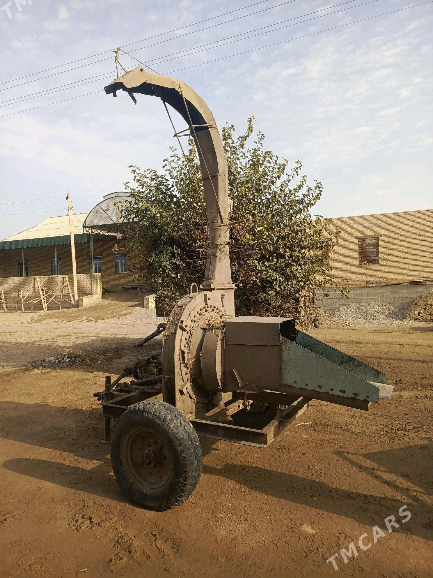 MTZ T-28 2002 - 25 000 TMT - Халач - img 1