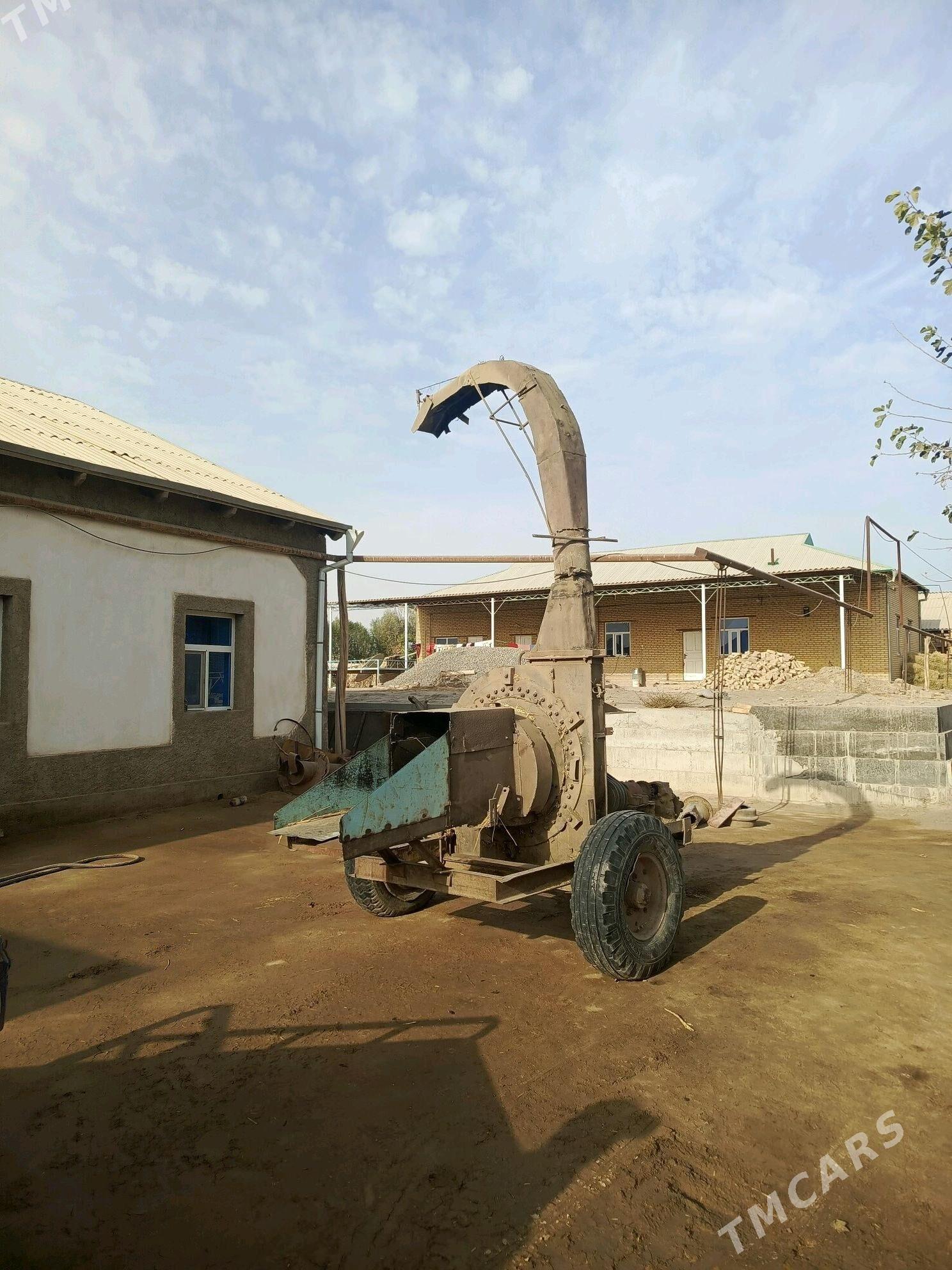 MTZ T-28 2002 - 25 000 TMT - Халач - img 3