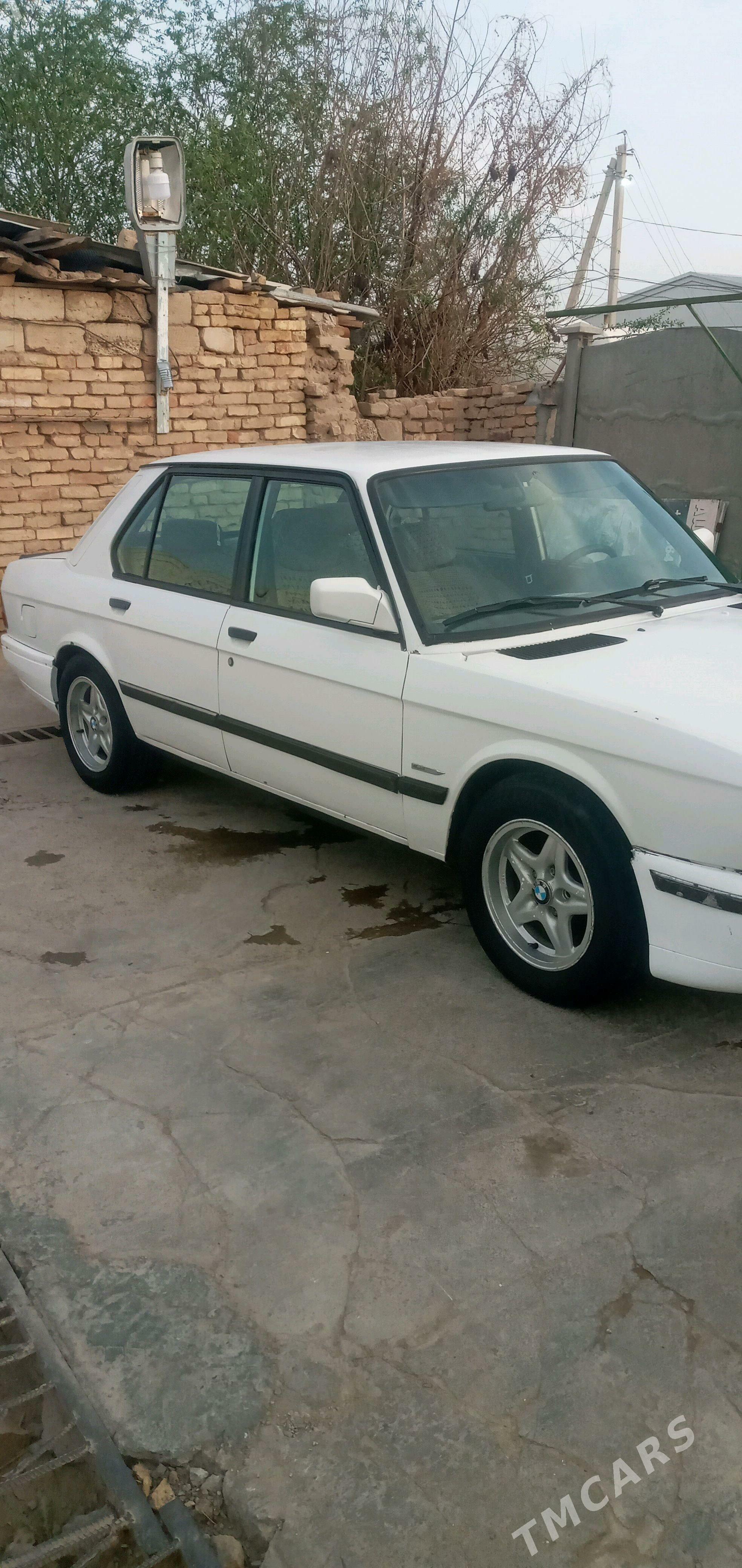 BMW 520 1986 - 32 000 TMT - Mary - img 3