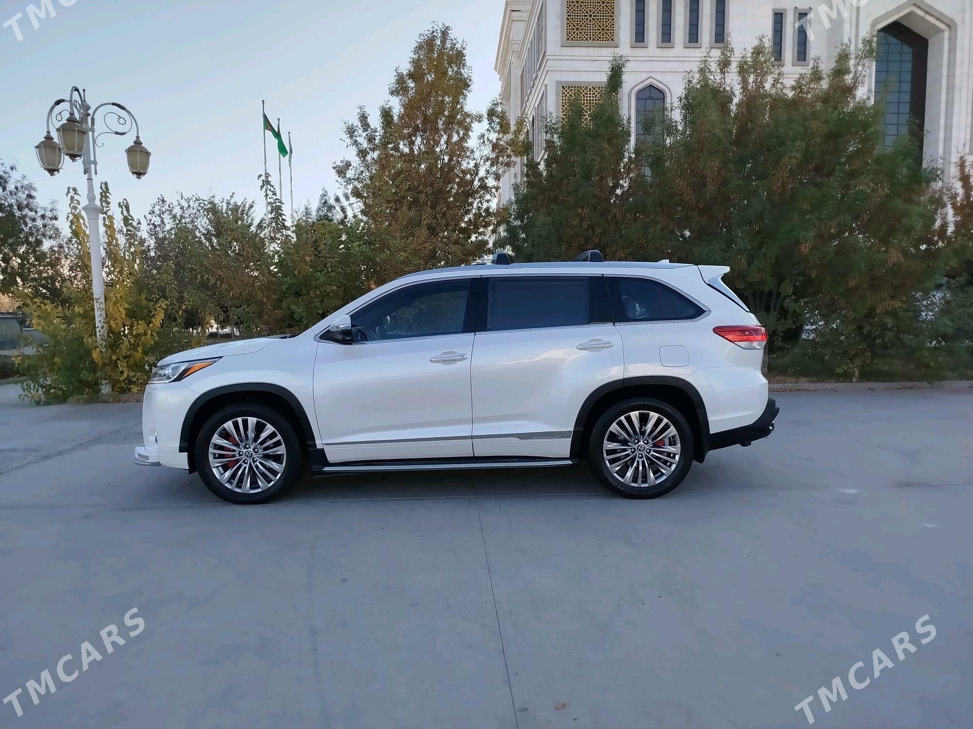 Toyota Highlander 2018 - 470 000 TMT - Täze zaman - img 6