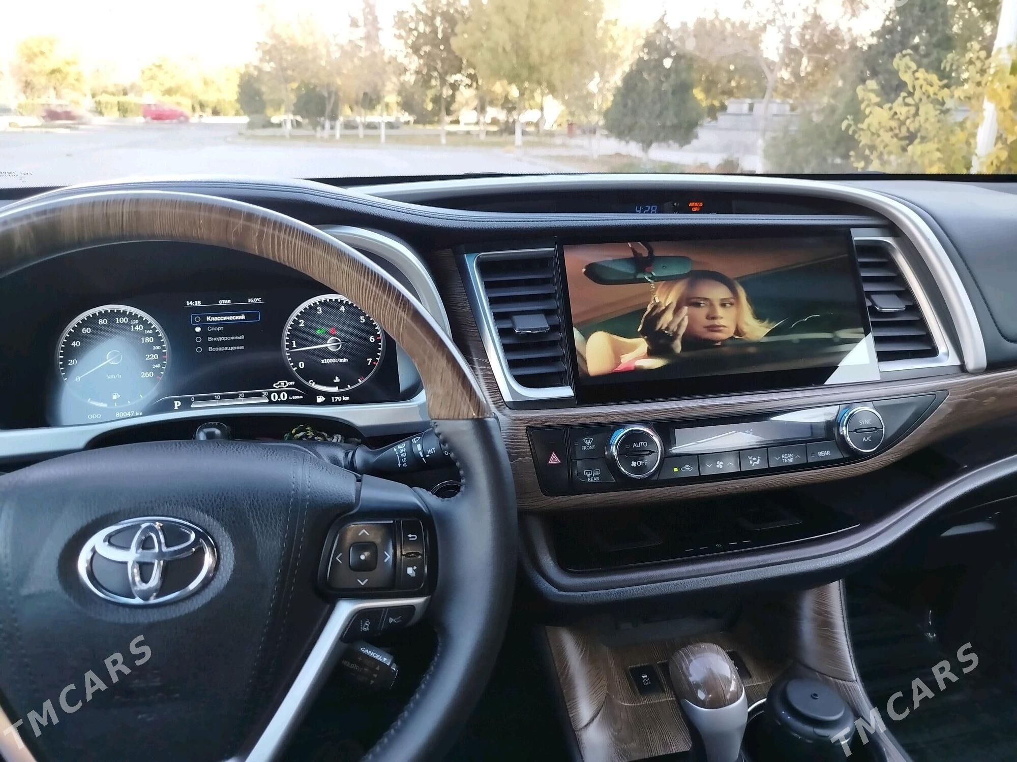 Toyota Highlander 2018 - 470 000 TMT - Täze zaman - img 10