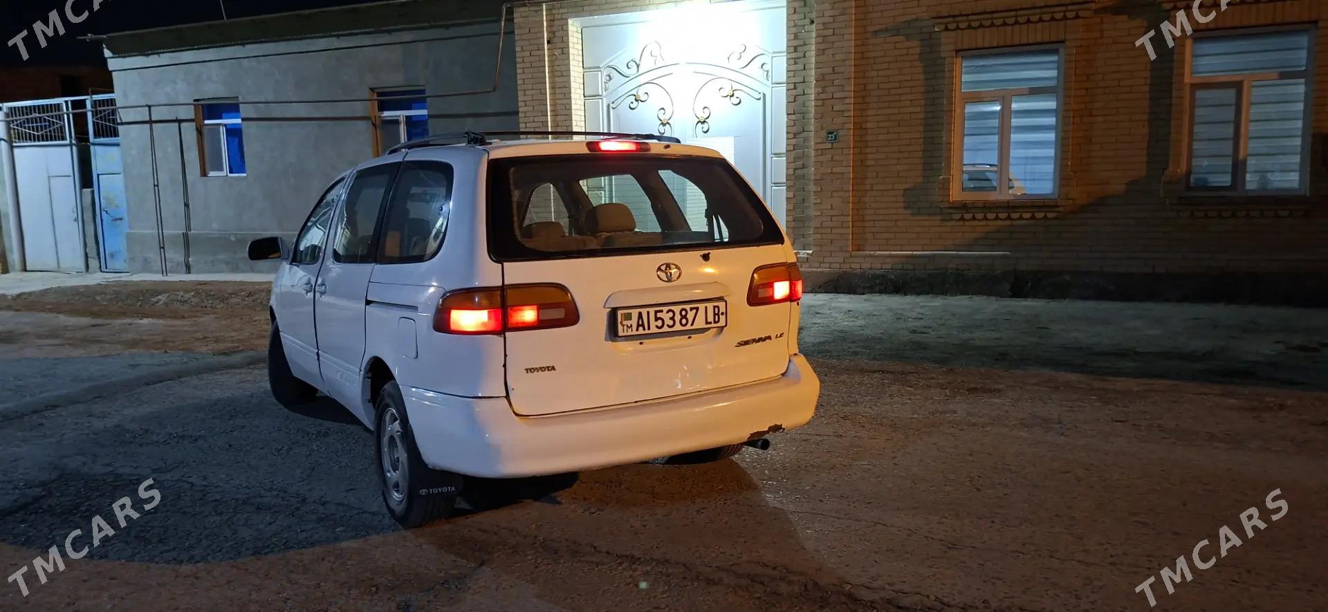 Toyota Sienna 1998 - 130 000 TMT - Türkmenabat - img 4