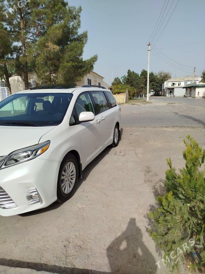 Toyota Sienna 2017 - 400 000 TMT - Туркменабат - img 2