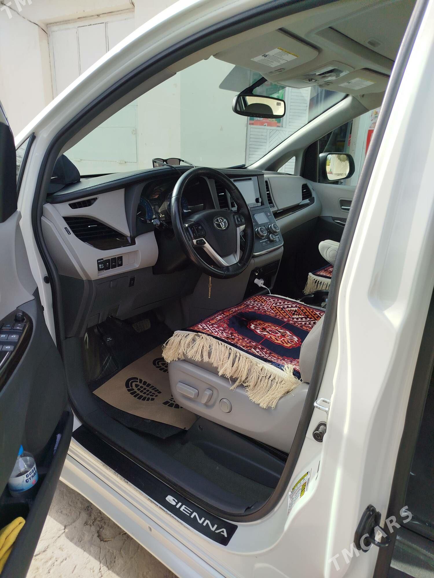 Toyota Sienna 2017 - 400 000 TMT - Туркменабат - img 5