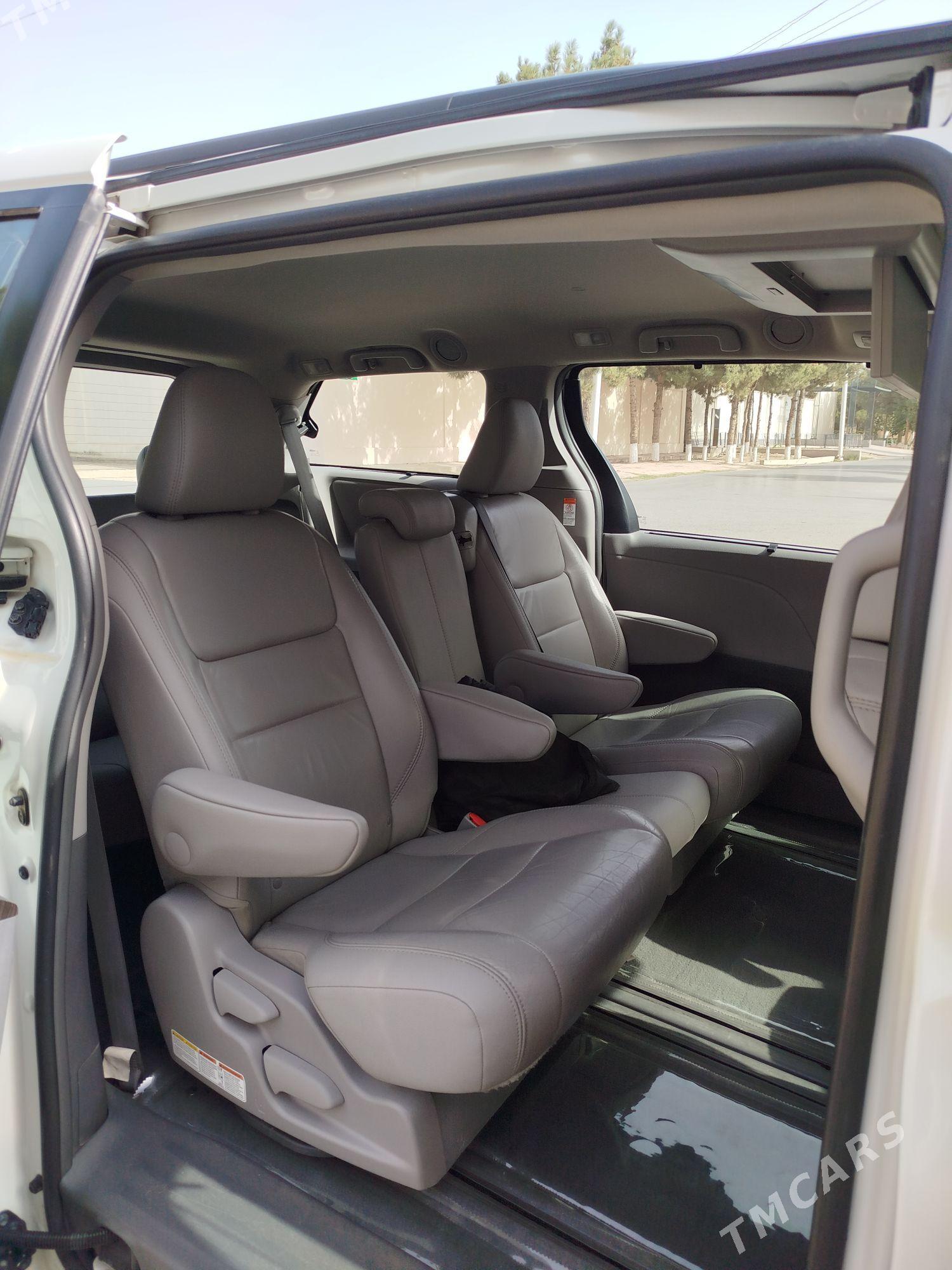 Toyota Sienna 2017 - 400 000 TMT - Туркменабат - img 7