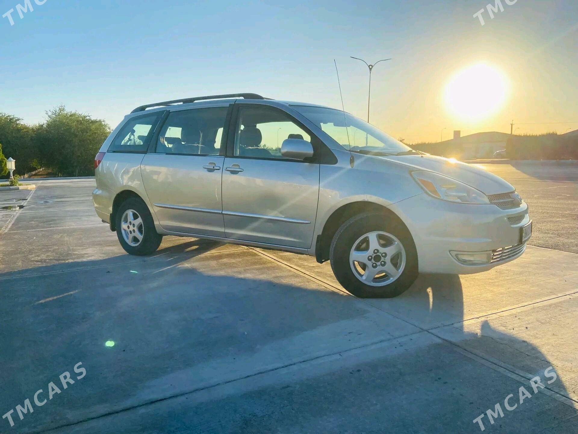Toyota Sienna 2003 - 200 000 TMT - Дашогуз - img 3