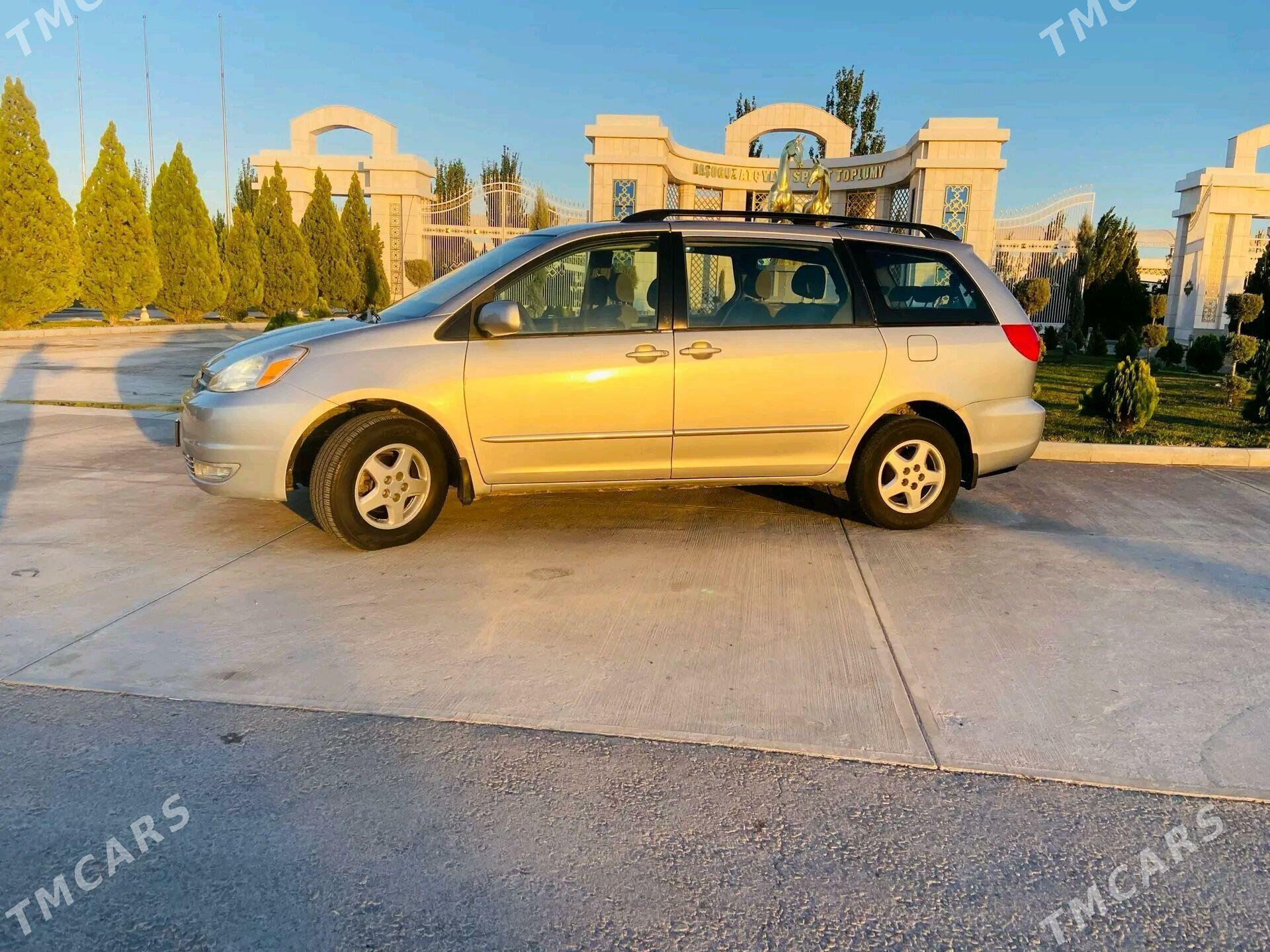 Toyota Sienna 2003 - 200 000 TMT - Дашогуз - img 4