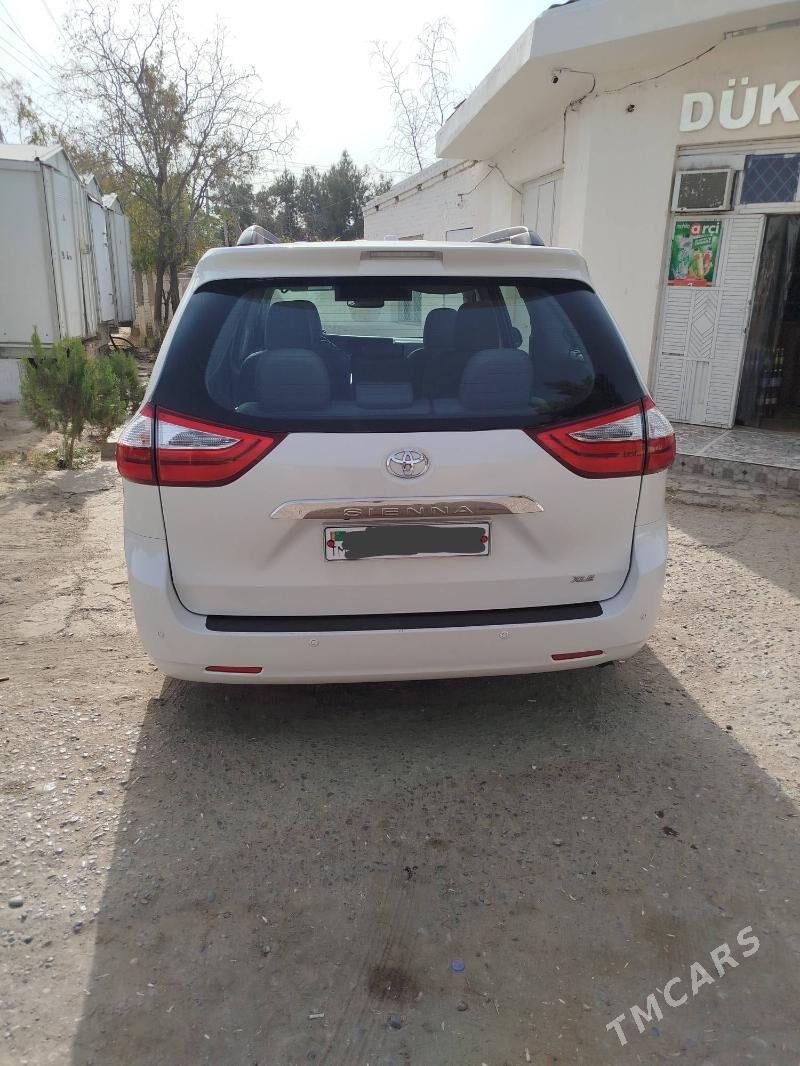 Toyota Sienna 2017 - 400 000 TMT - Туркменабат - img 9