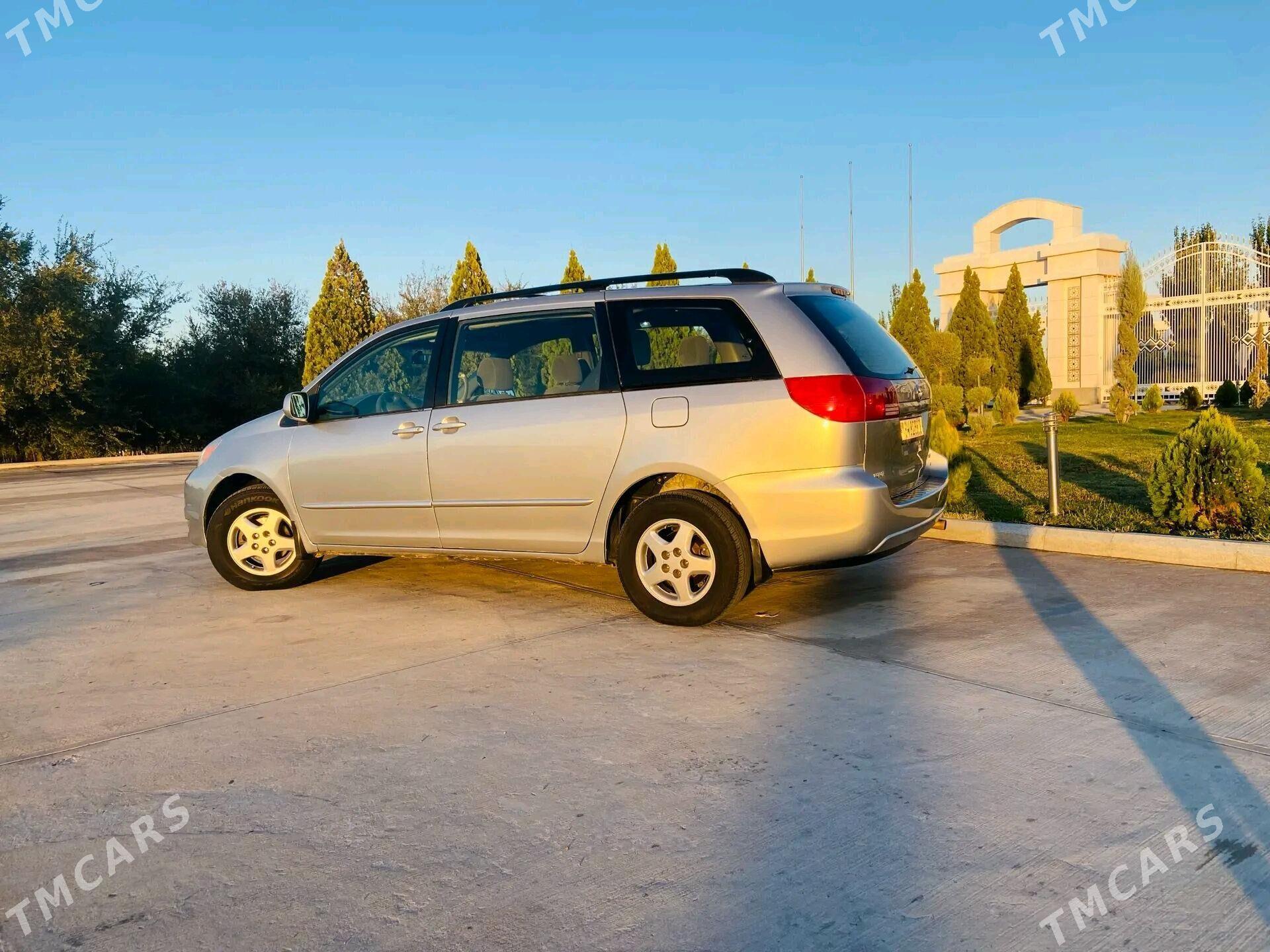 Toyota Sienna 2003 - 200 000 TMT - Дашогуз - img 6