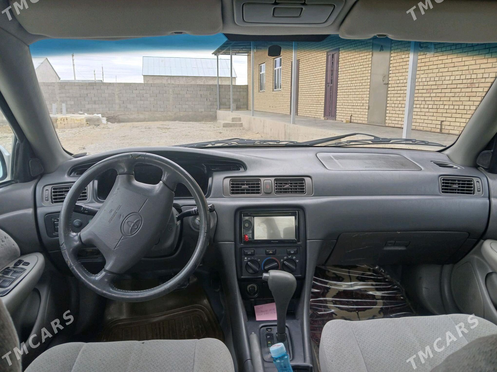 Toyota Camry 2000 - 137 000 TMT - Гызыларбат - img 1