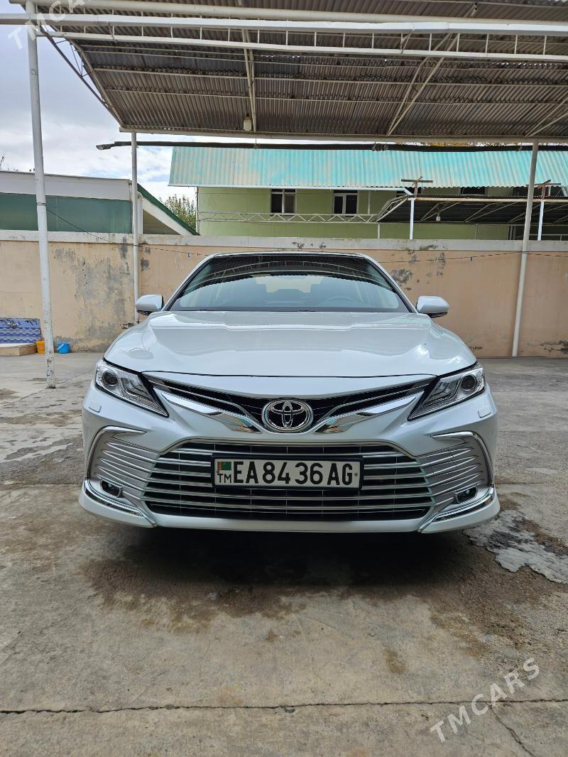 Toyota Camry 2022 - 637 000 TMT - Köşi - img 1