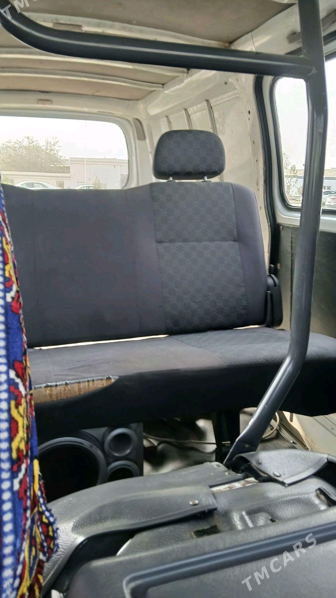 Nissan Urvan 2010 - 185 000 TMT - Мары - img 4