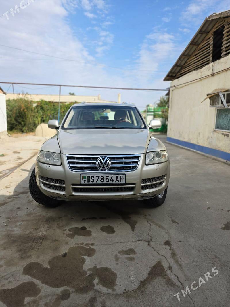 Volkswagen Touareg 2005 - 130 000 TMT - Ýaşlyk - img 2