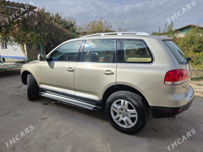 Volkswagen Touareg 2005 - 130 000 TMT - Ýaşlyk - img 3