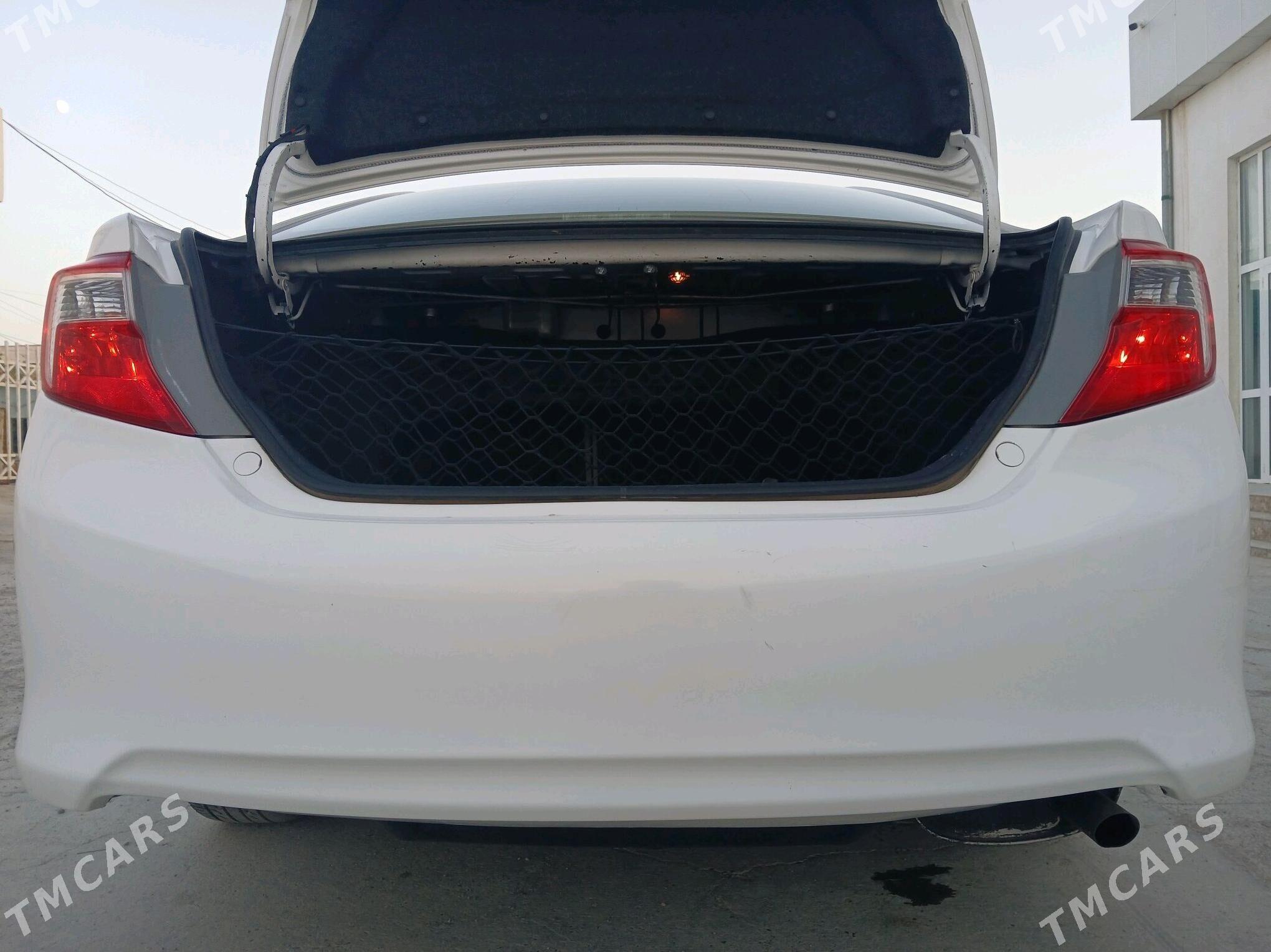 Toyota Camry 2012 - 180 000 TMT - Теджен - img 7
