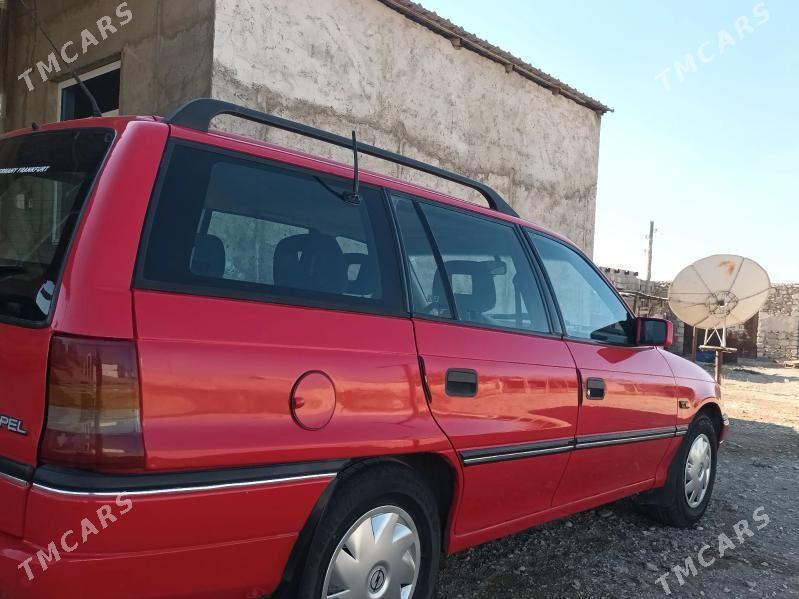 Opel Astra 1994 - 55 000 TMT - Балканабат - img 2