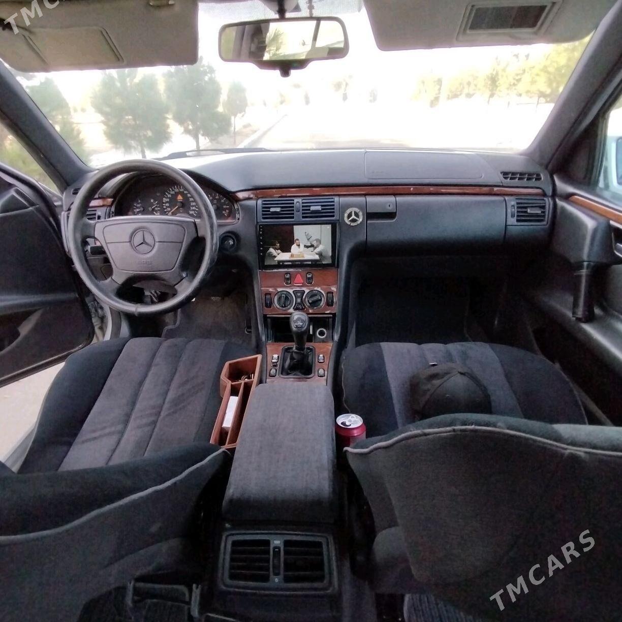 Mercedes-Benz E320 1996 - 95 000 TMT - Туркменбаши - img 9