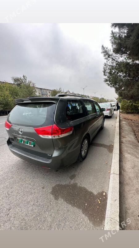 Toyota Sienna 2011 - 280 000 TMT - Мары - img 1