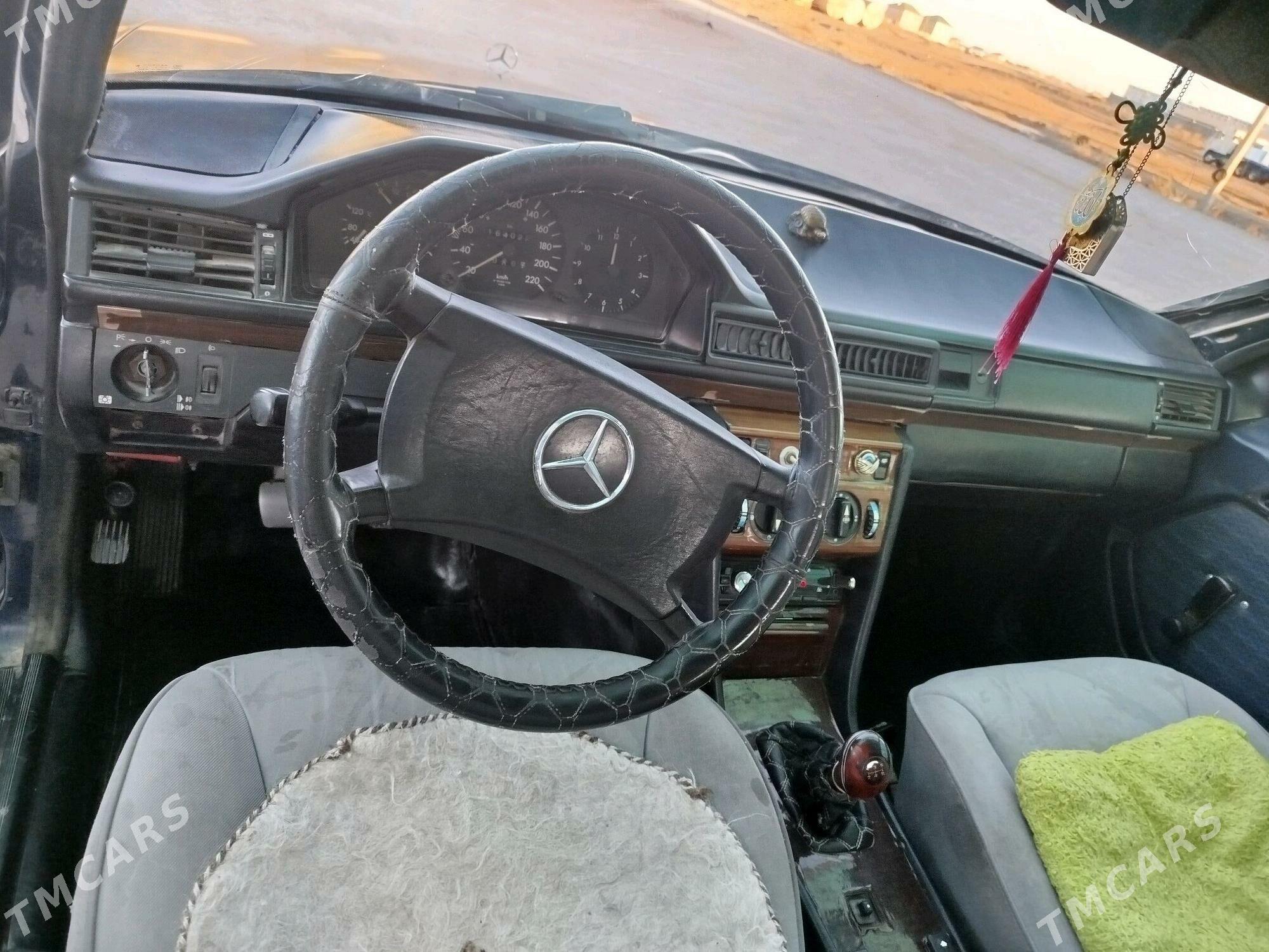 Mercedes-Benz W212 1991 - 30 000 TMT - Hazar - img 4