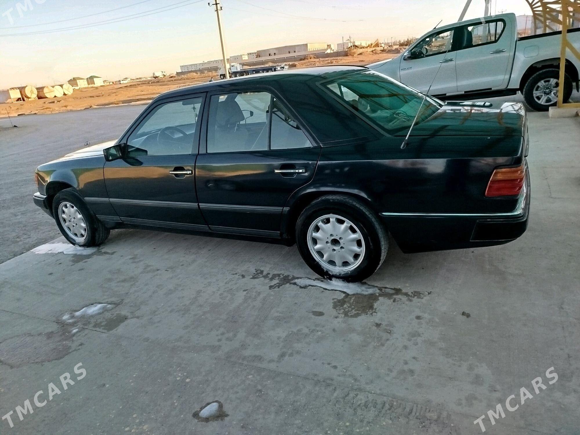 Mercedes-Benz W212 1991 - 30 000 TMT - Hazar - img 3