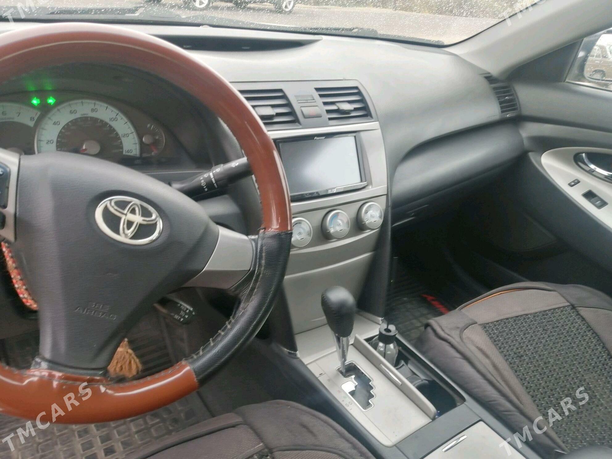 Toyota Camry 2010 - 210 000 TMT - Фарап - img 3